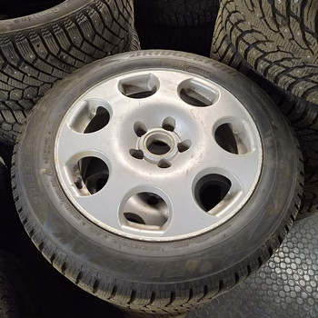 Audi originaalveljed 16" koos naastrehvidega 205/55R16