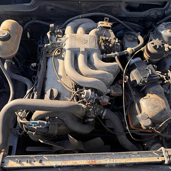 BMW E28 525e pealt mootor M20B27