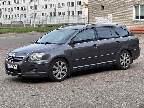 TOYOTA AVENSIS