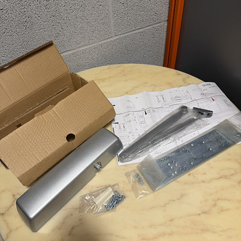 Новый дверной доводчик Abloy DC405 (EN 1-5, до 100 кг)