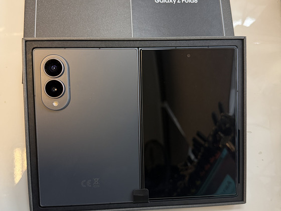 SAMSUNG FOLD8