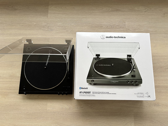 Проигрыватель виниловых пластинок / Turntable Audio-Technica AT-LP60xBT