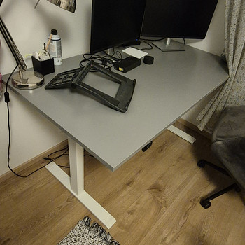 Müüa IKEA reguleeritava kõrgusega kirjutuslaud