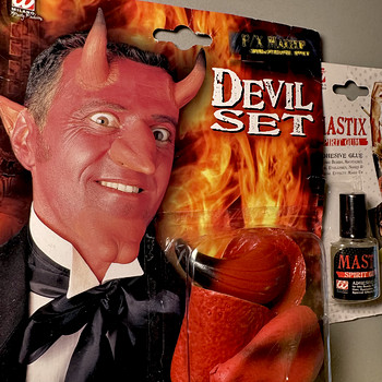 HALLOWEEN Devils makeup+ Glue