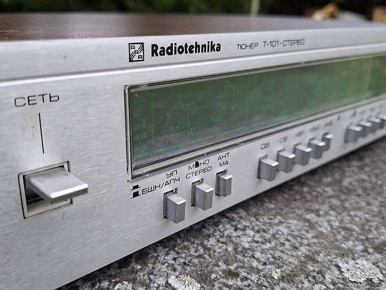 Продам тюнер Radiotehnika T-101