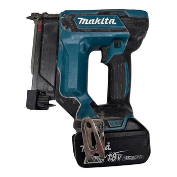Аккумуляторный гвоздезабивной пистолет Makita DPT353
