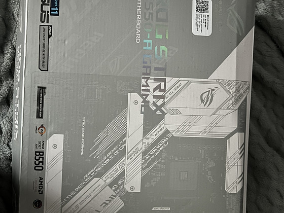 Продаётся материнская плата ASUS ROG Strix B550-A Gaming