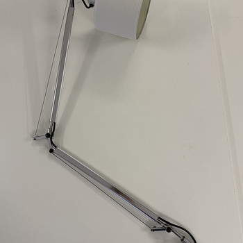 Artemide Tolomeo seinavalgusti
