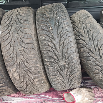 Зимние шины на дисках 205/60 R15