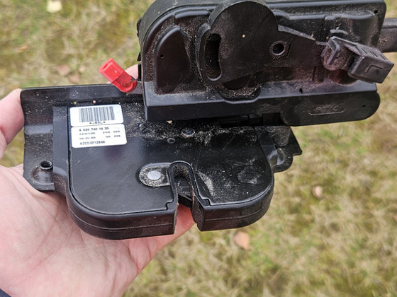 Новый замок задней двери mb w639