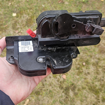 Uus Tagaukse luuk mb w639