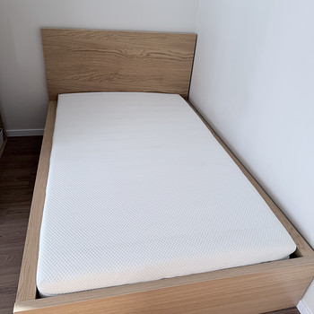 Полутораспальная кровать IKEA Malm (120x200 см) с матрасом