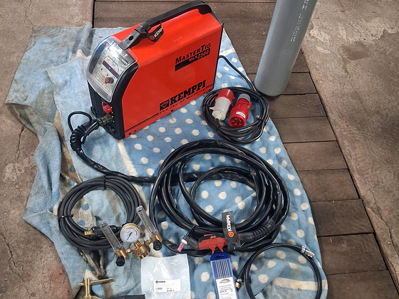 Продам сварочный комплект KEMPPI Master Tig 2500