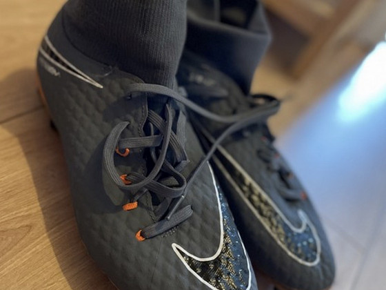 Jalgpalli putsad / Nike & Adidas (suurused 42)