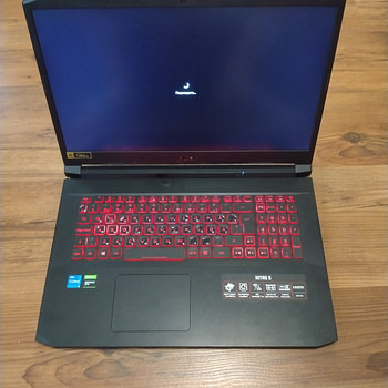 Acer Nitro 5 + laadija