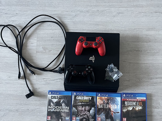 PlayStation 4 Pro 1TB + 2 геймпада + 4 игры