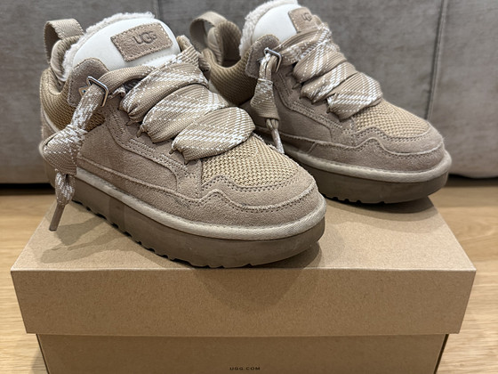 UGG