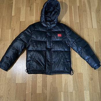 Продам куртку HUGO BOSS