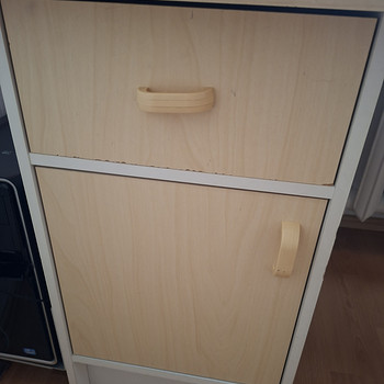Kirjutuslaud sahtlitega