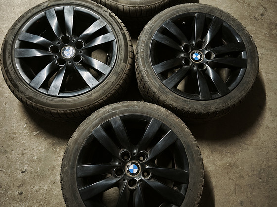 BMW veljed talverehvidega R17