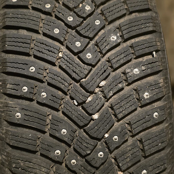 Шипованная резина б/у 205/60 R16