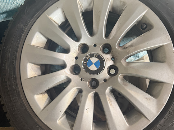 BMW veljed koos rehvidega