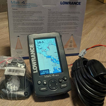 Новый эхолот Lowrance 4" с картой глубин Navionics