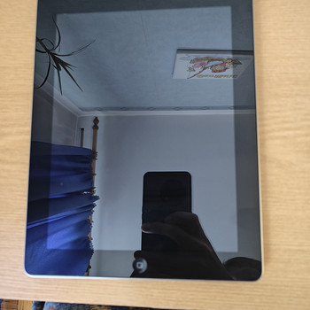 iPad (3. põlvkond) Wi-Fi + Cellular.