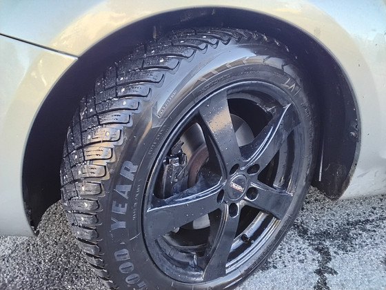 Литые диски с зимними шинами 215/55R17