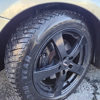 Valuveljed talverehvidega 215/55R17
