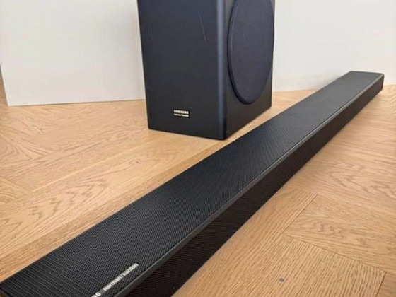 Саундбар Samsung HW-Q60R с беспроводным сабвуфером