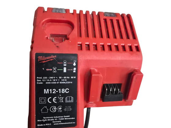 Зарядное устройство Milwaukee M12-18C