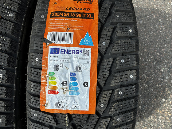 Продаются новые шипованные шины 235/45 R18