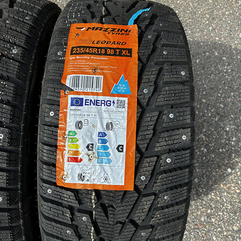 Müüa uued 235/45 R18 naelrehvid