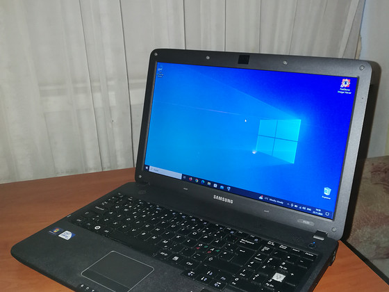 SAMSUNG NP-R530