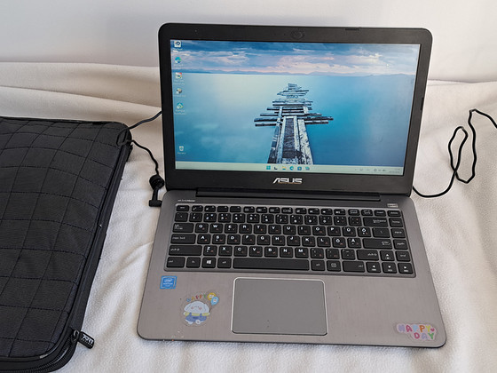ASUS R416SA + kott ja laadija / Ноутбук с сумкой и зарядкой