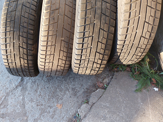 Продам резину R17 225/65