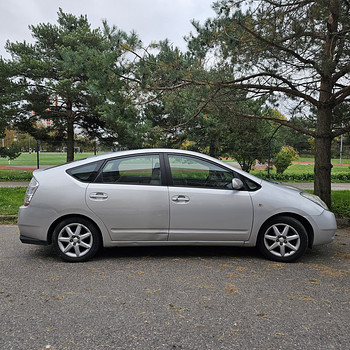 Toyota Prius rent / Toyota Prius rent