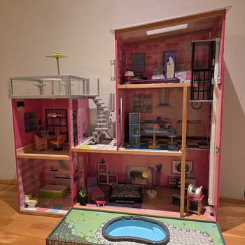 KidKraft Uptown Dollhouse (nukumaja) + Barbie Kitchen + lisa