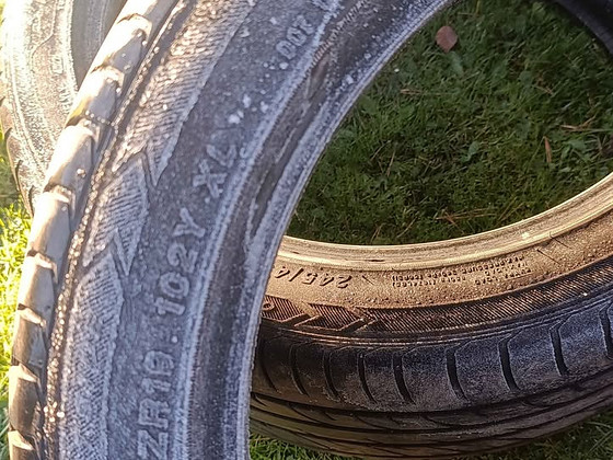 245/45 19"