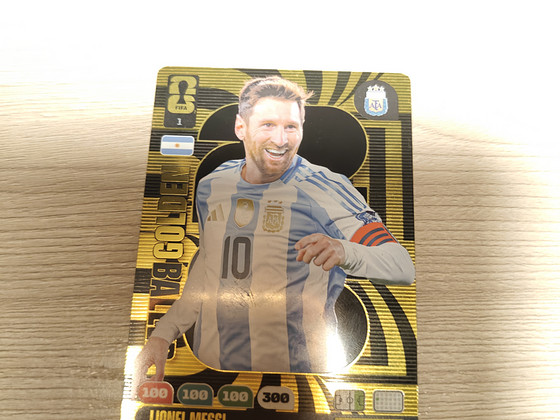 Золотая карточка Lionel Messi Panini Adrenalyn XL