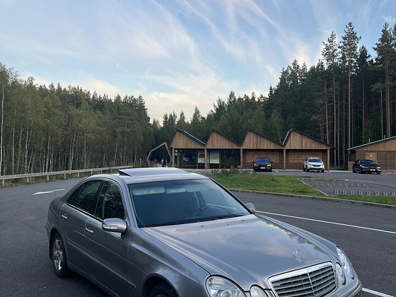 Mercedes-Benz W211 E220