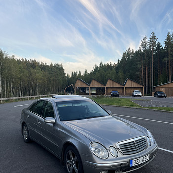 Mercedes-Benz W211 E220