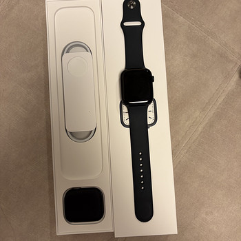 Apple Watch series 7. 45mm. Gps.