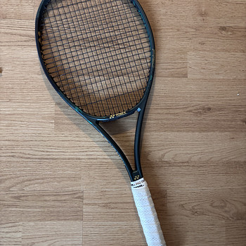 Мужская теннисная ракетка Yonex