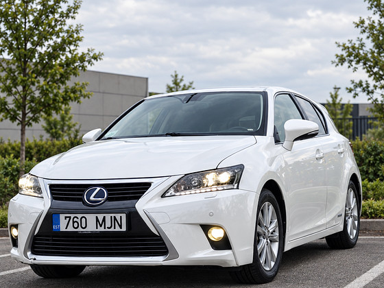 Lexus CT 200h 1.8 73кВт
