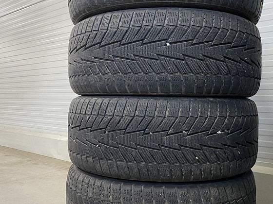 245/45 18 Hankook нешипованные зимние шины