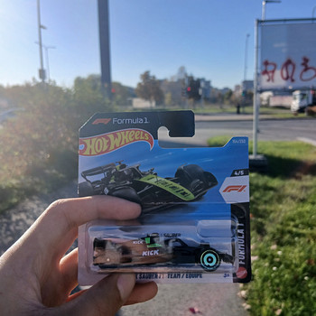 Машинка Hot Wheels Formula 1 "Kick Sauber F1 Team