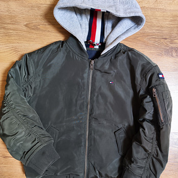 Tommy Hilfiger üleminekuhooaja jope, suurus 116