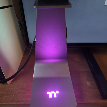 Thermaltake Argent HS1 RGB kõrvaklapi hoidja.